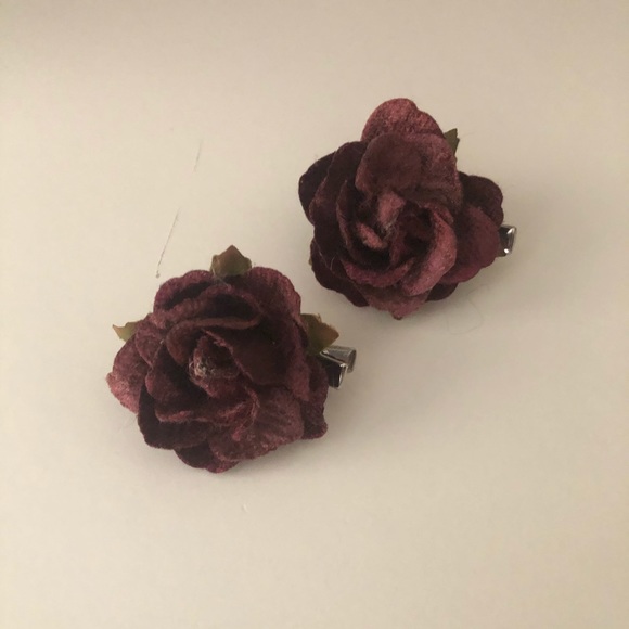 5/$25 Rose hair clips - Picture 1 of 2